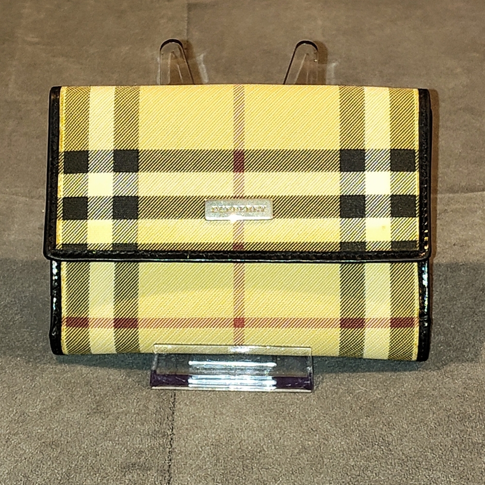 BURBERRY VINTAGE NOVA CHECK COATED CANVAS & PATENT LEATHER BI-FOLD SNAP WALLET - Picture 9 of 17